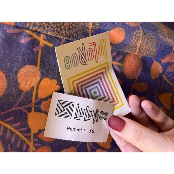 💕3/$30💕 LuLaRoe Blue and Orange Floral Perfect T - Picture 4 of 8